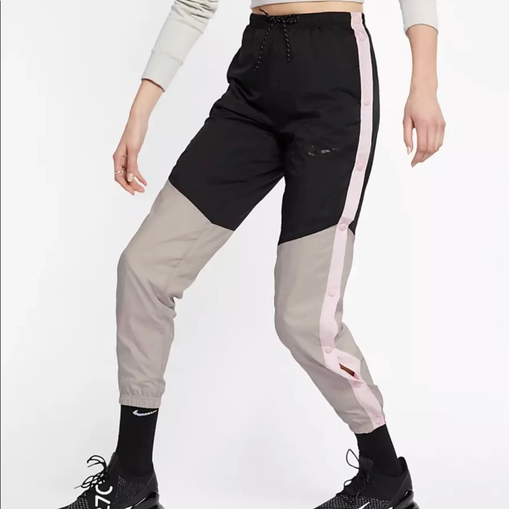 NWT n sportswear Windrunner snap w pants sL AR3082-013